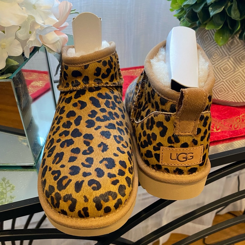 BNIB Authentic Ugg Woman’s Ultra Mini Leopard Boots - Picture 13 of 16